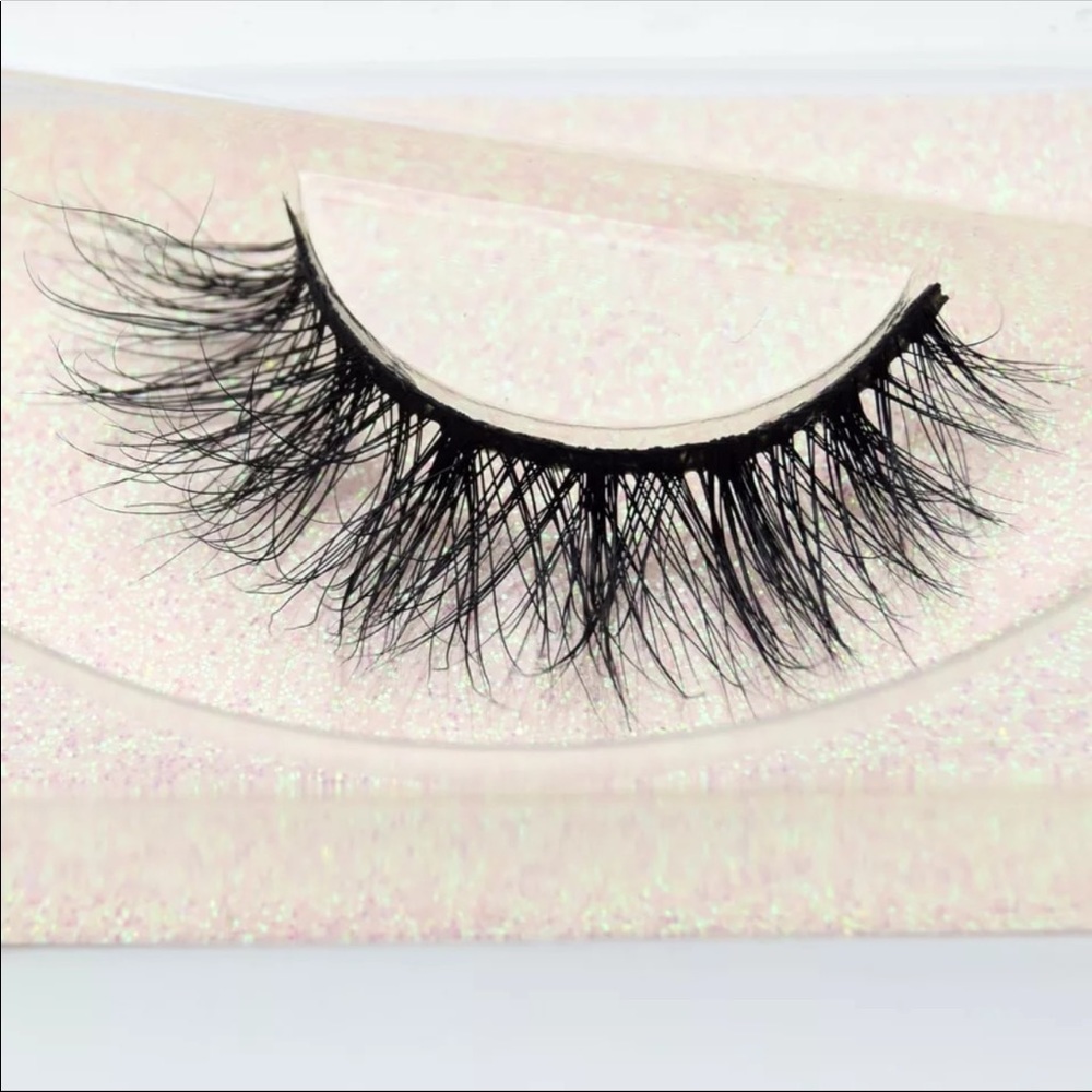 Mink Lashes - Picture 4 of 6